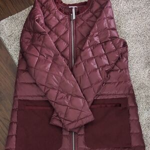 Lole Women's Quilted Lightweight Burgundy Jacket P2P 19.75 Length 32